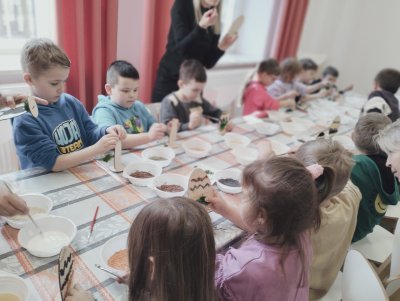 Mali turyści w Majdanie Ostrowskim